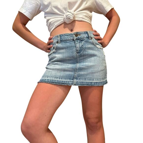 Vintage Y2K Distressed Denim Mini Cut Off Low Rise Skirt by Celebrity Pink Sz 9 - Picture 1 of 14